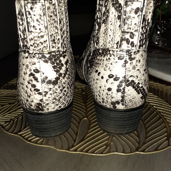 Boots - Picture 3 of 3